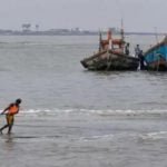 अरब सागर में पाकिस्तान की हिमाकत, मछुआरे की गोली मारकर ली जान, एक घायल