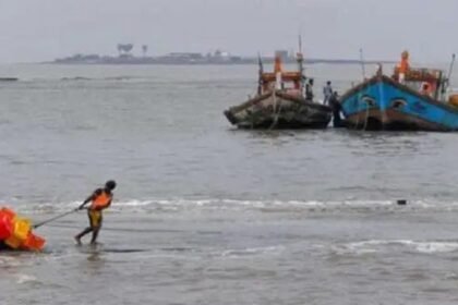 अरब सागर में पाकिस्तान की हिमाकत, मछुआरे की गोली मारकर ली जान, एक घायल