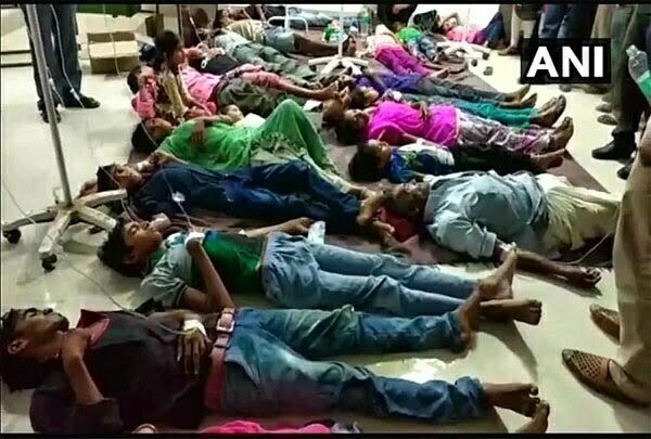 मत्युभोज का खाना खाकर बीमार हुए 49 लोग, दो की स्थिति गंभीर, स्वास्थ्य विभाग ने लगाया कैंप