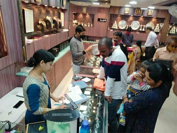 धनतेरस पर जमकर हुई सोने की खरीदारी, एक दिन में ही बिके 15 टन सोने के आभूषण