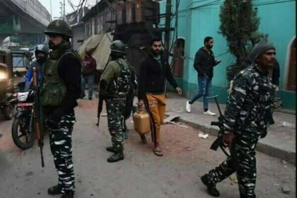 सुरक्षा कड़ी: तीस से अधिक जगहों पर मोबाइल इंटरनेट सेवा ठप, तीन आतंकियों के मारे जाने के बाद उठाया कदम