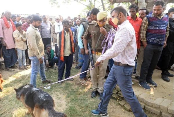 हत्याकांड: एक घर में तीन दिन तक पड़े रहे चार शव, पड़ोसियों को क्यों नहीं लगी भनक?