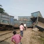 रेल हादसा: मालगाड़ी की 21 बोगी पलटीं, अन्य ट्रेनों का परिचालन ठप्प, अधिकारी मौके पर