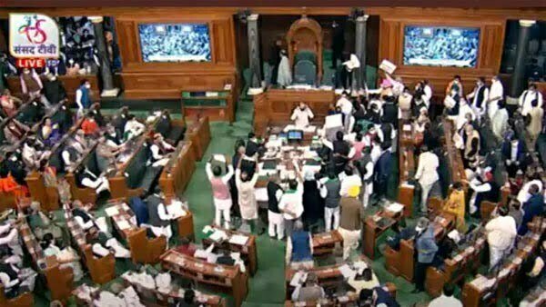 पीएम की अपील बेकार, हंगामे से लोकसभा और राज्यसभा की कार्यवाही स्थगित