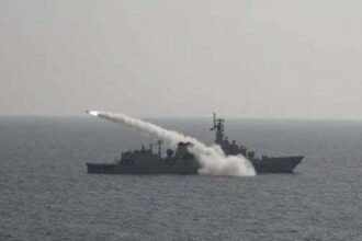 भारत पर बुरी नजर: चीन बिछा रहा समुद्र में जाल, पाकिस्तान को दिया विध्वंसक युद्धपोत