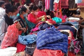 ठंड बढ़ी, तिब्बतियों का बाजार गरमाया