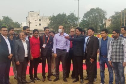 मां शारदा सामर्थय चैरिटेबल ट्रस्ट ने बनाया रिकार्ड…. साबूनों की लगाई सबसे लंबी कतार… कलेक्टर भुरे ने की सराहना