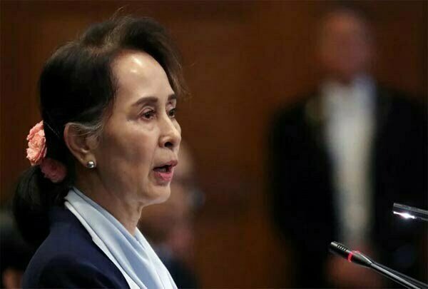 नोबेल विजेता आंग सान सू की को चार साल की जेल