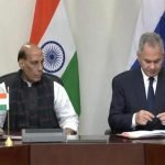 भारत और रूस के बीच 'AK-203 राइफल' सौदे पर लगी मुहर, दोनों देशों के रक्षा मंत्रियों ने किए हस्ताक्षर