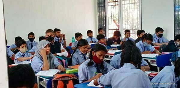 मुख्य सचिव ने आरडी तिवारी स्वामी आत्मानंद इंग्लिश मीडियम स्कूल का किया अवलोकन