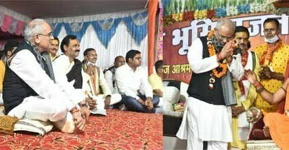 संतों के सम्मान में मुख्यमंत्री मंच पर आसन में नहीं बैठे, संतों ने की विनम्रता की प्रशंसा