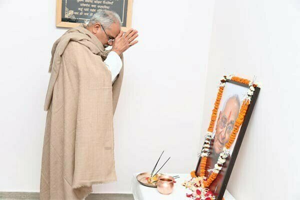 मुख्यमंत्री ने पूर्व मुख्यमंत्री मोतीलाल वोरा की जयंती पर किया नमन