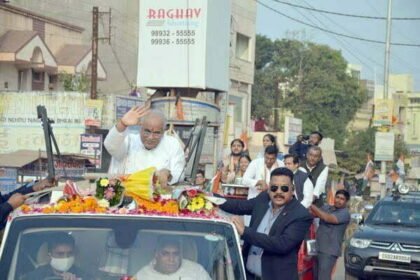 कांग्रेस प्रत्याशियों के पक्ष में सीएम बघेल का रोड शो, गिनाई 3 वर्षों की उपलब्धियां