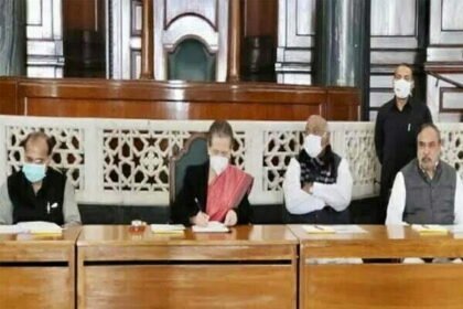 कांग्रेस संसदीय दल की बैठक: राहुल गांधी बोले-सारी समस्याओं की जड़ एक ही है मोदी सरकार का अहंकार