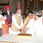 मुख्यमंत्री ने प्रदेशवासियों को दी 'क्रिसमस' की शुभकामनाएं: केक काटकर किया क्रिसमस सेलिब्रेट, की सुख- सृमद्धि की कामना