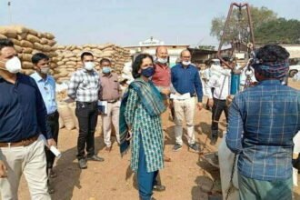 धान खरीदी की चाक-चौबंद व्यवस्था सुनिश्चित करने वरिष्ठ अधिकारी लगातार कर रहे हैं उपार्जन केंद्रों का दौरा