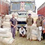 बस्तर पुलिस के हत्थे चढ़ा तस्कर, 64 लाख का सवा टन गांजा जब्त