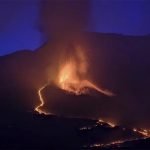 ज्वालामुखी फटा, अब तक 13 की मौत, राहत कार्य में जान की बाजी लगा रहे बचावकर्मी