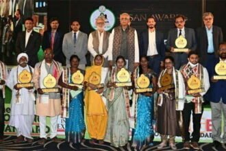 मुख्यमंत्री ने प्रगतिशील कृषकों, कृषि से जुड़े स्व-सहायता समूहों एवं संस्थानों को किया सम्मानित