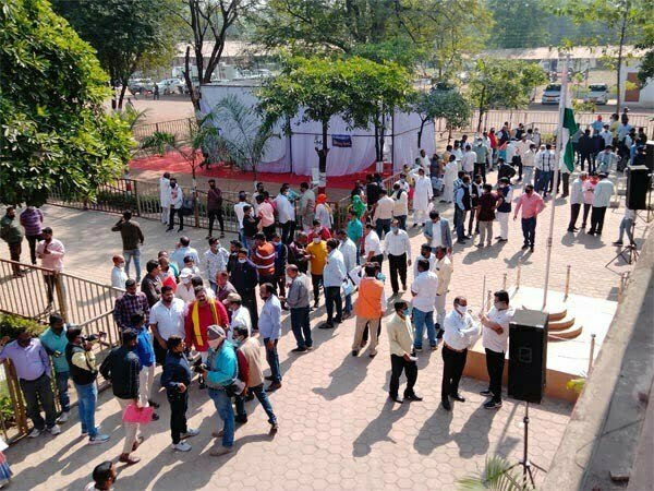 नामांकन का आखिरी दिन, निगम में बढऩे लगी भीड़, प्रत्याशियों के साथ समर्थक भी पहुंचे