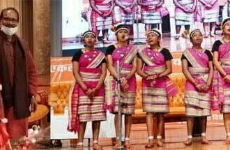 एकलव्य आदर्श आवासीय विद्यालयों की राज्य स्तरीय प्रतियोगिता, मंत्री डॉ. टेकाम ने बच्चों से मिलकर किया उनका उत्साहवर्धन