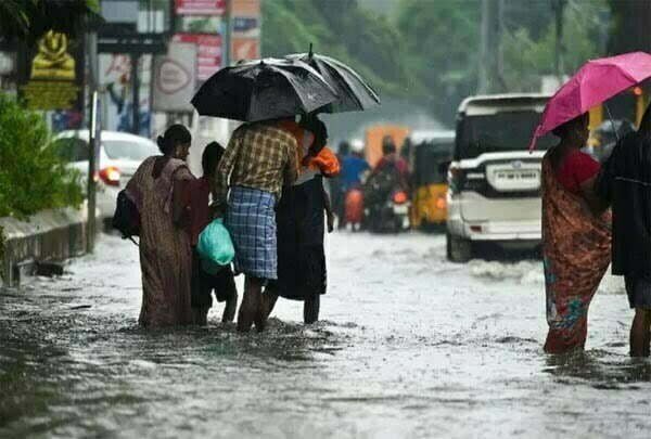 बारिश फिर से बनी मुसीबत, यहां चार जिलों में रेड अलर्ट, तीन की मौत
