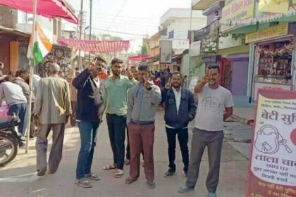 फर्जी वोटिंग करते 2 पकड़ाए, शास्त्री नगर में तनाव, बल पहुंचा