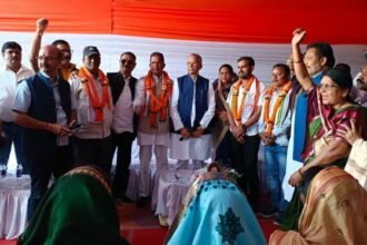 पांच निर्दलीय पार्षदों ने किया कांग्रेस प्रवेश, गृहमंत्री ने कहा-जनता के हित में सदैव समर्पित भाव से काम करें