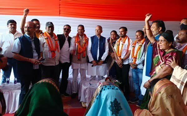 पांच निर्दलीय पार्षदों ने किया कांग्रेस प्रवेश, गृहमंत्री ने कहा-जनता के हित में सदैव समर्पित भाव से काम करें