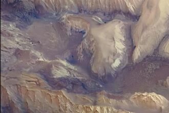 मंगल ग्रह पर सिर्फ 3 फीट नीचे मिला पानी का विशाल भंडार, वैज्ञानिकों के किया खुलासा