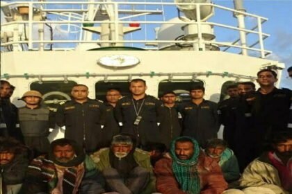 बड़ी कार्रवाई: अरब सागर में पकड़े गए 10 पाकिस्तानी, नाव पर सवार होकर भारतीय सीमा में कर रहे थे प्रवेश