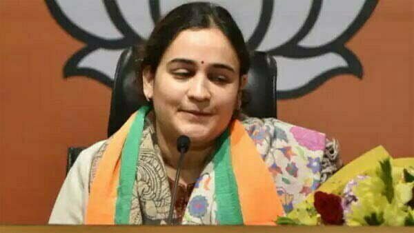 बीजेपी में शामिल होने के बाद बोलीं अपर्णा नेताजी और बड़ों का आशीर्वाद लेकर आई हूं