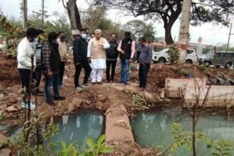 मुख्यमंत्री से शिकायत के बाद वोरा ने पीडब्लूडी अफसरों की ली क्लास, बैठक में जवाब तलब करने के बाद जीई रोड के कार्यों का लिया जायजा