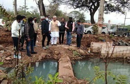 मुख्यमंत्री से शिकायत के बाद वोरा ने पीडब्लूडी अफसरों की ली क्लास, बैठक में जवाब तलब करने के बाद जीई रोड के कार्यों का लिया जायजा