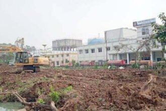 शिकायत का असर: पीडब्लूडी ने शुरू किया गार्डन का कार्य, विधायक वोरा ने दिया जल्द पूर्ण करने के निर्देश