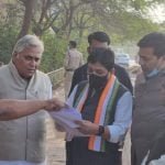 नगरीय प्रशासन मंत्री डहरिया ने रोका काफिला, विधायक वोरा से सड़क पर विकास कार्यो को लेकर की चर्चा