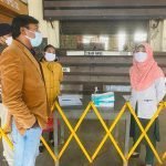 बाहर से आने वाले व्यक्तियों की कोविड जांच, निगम आयुक्त प्रकाश सर्वे ने रेलवे स्टेशन पहुंचकर लिया जायजा