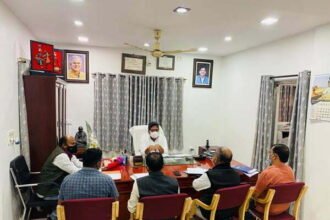 शहर विकास के लिए बैठको का दौर जारी, वर्ष 2016 से पेंडिंग काम पर भी महापौर ने किया फोकस