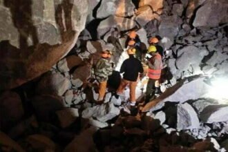 खनन हादसा: चार के मिले शव, बचाव कार्य जारी, माइनिंग कंपनी ने की मृतकों के परिवार को 10-10 लाख मुआवजे की घोषणा