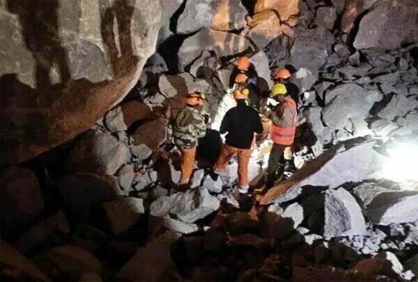 खनन हादसा: चार के मिले शव, बचाव कार्य जारी, माइनिंग कंपनी ने की मृतकों के परिवार को 10-10 लाख मुआवजे की घोषणा