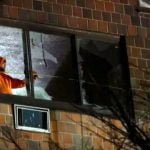 हादसा: हीटर से लगी आग में 19 की दर्दनाक मौत, इमारत की खिड़कियां तोड़ बचाई जान