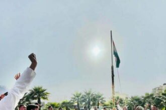 आम्रपाली वनांचल सिटी में आम्रपाली वेलफेयर सोसाइटी के तत्वावधान में गणतंत्र दिवस के अवसर पर ध्वजारोहण का आयोजन सम्पन्न