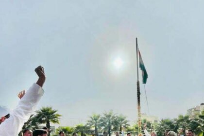 आम्रपाली वनांचल सिटी में आम्रपाली वेलफेयर सोसाइटी के तत्वावधान में गणतंत्र दिवस के अवसर पर ध्वजारोहण का आयोजन सम्पन्न