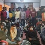 जुआरियों की महफिल पर पुलिस का दबिश, 26 बाइक, एक कार सहित 2.55 लाख जब्त