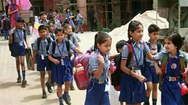 ओमिक्रॉन: लगाई गईं नई पाबंदियां, कल से सभी स्कूल और कॉलेज बंद