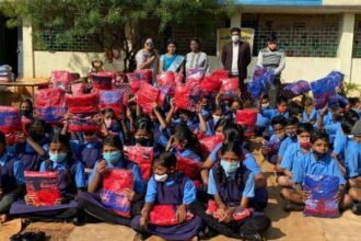 माँ शारदा सामर्थ्य चैरिटेबल ट्रस्ट द्वारा खेदामारा शासकीय स्कूल के 86 छोटे बच्चों को गर्म कपड़ो का किया गया वितरण