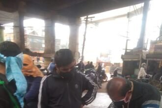 मास्क अभियान: मास्क नहीं लगाने वाले 20 लोगों पर निगम की टीम ने लगाया जुर्माना