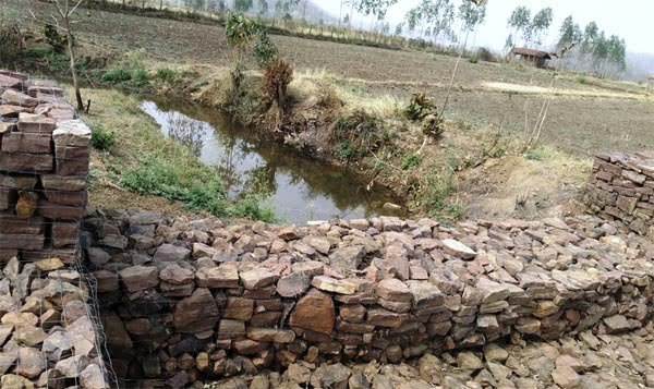 नरवा उपचार की कोशिशें अब रंग ला रही, रबी फसल के लिए किसानों को मिल रहा पानी