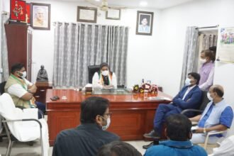 कुर्सी सम्भालते ही महापौर नीरज पाल एक्शन मोड में, कोविड की रोकथाम के लिए बुलाई अहम बैठक, शहर हित के लिए काम करना किया प्रारंभ