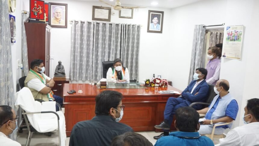 कुर्सी सम्भालते ही महापौर नीरज पाल एक्शन मोड में, कोविड की रोकथाम के लिए बुलाई अहम बैठक, शहर हित के लिए काम करना किया प्रारंभ